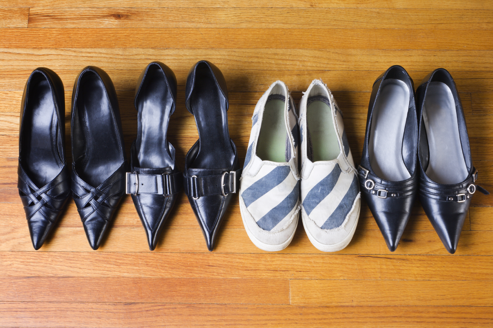 Every women needs these 5 fashionable pieces for every weekend trip. Five fabulous outfits to make her feel great over the weekend.  A person’s clothes can control their attitude so...