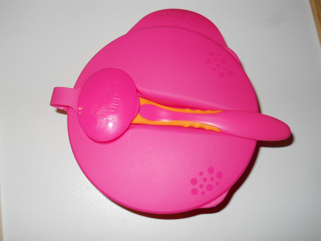 Review: Tommee Tippee Explora Weening Bowls Tommee Tippee Explora Weening Bowls come with a no-spill lid and spoon. I was sent theses items by the company for my review. When they arrived my girls were so...