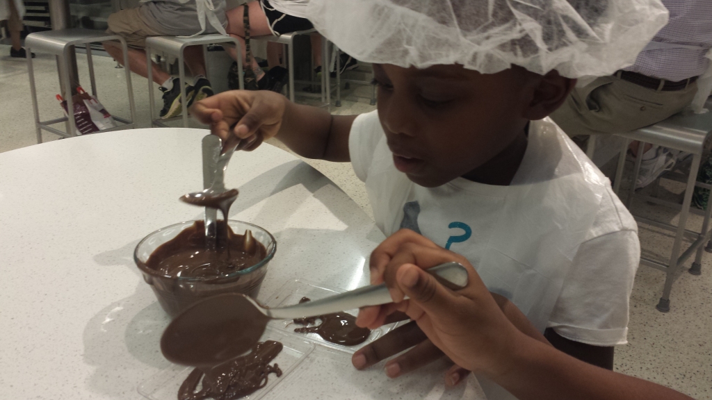 Making chocolate at the Chocolate Lab, in Hershey PA. A family Fun experience #TravelCleverly