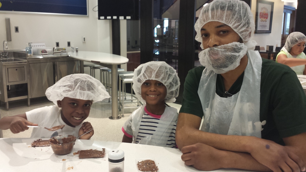 Ready to make chocolate at the Chocolate Lab, in Hershey PA. A family Fun experience #TravelCleverly